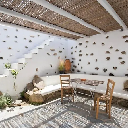 Maestro Mykonos Agios Ioannis Diakoftis